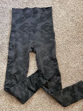 Belly Bandit Mother Tucker Camo Leggings. Postpartum. Maternity. Shapewear. EUC